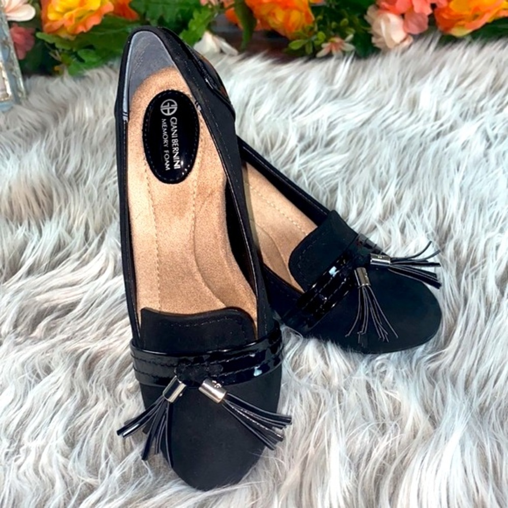NWOT Gianni Bernini Varaa Memory Foam Black Tassle Leather and Suede 4in Heels